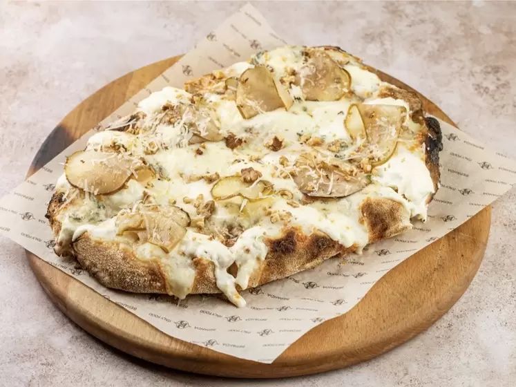 Римская с грушей и сыром дорблю