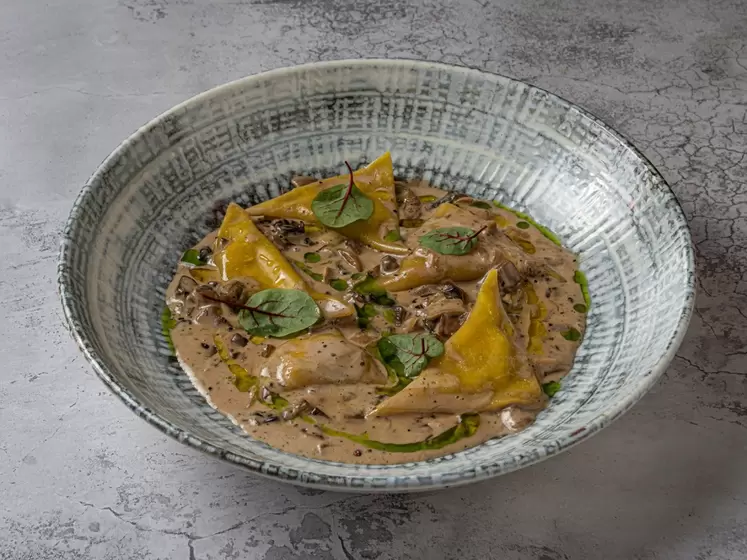 Равиоли с уткой и соусом из белых грибов