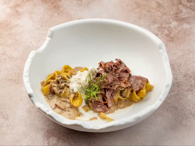 Фетучини с телятиной и белыми грибами