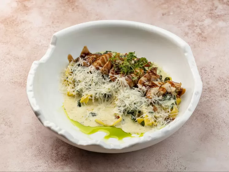 Фетучини с цыпленком и шпинатом