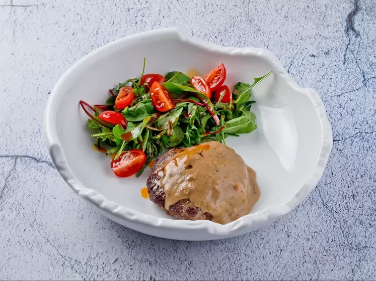 Бифштекс из телятины с перечным соусом