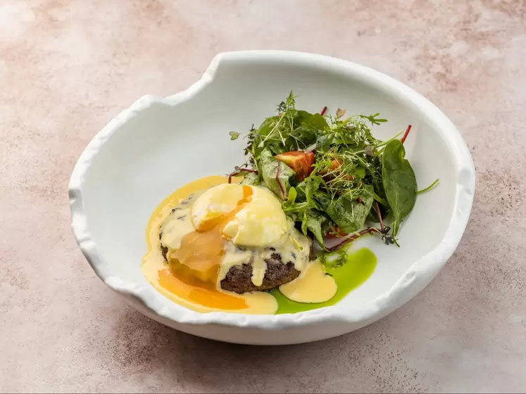 Бифштекс из телятины с соусом голландез