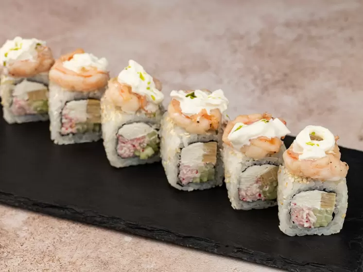 Ролл креветка страчателла