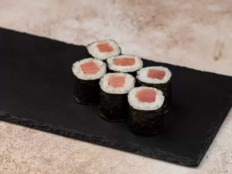 Ролл с тунцом